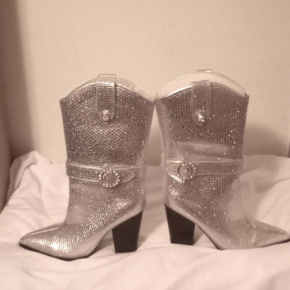 Rhinestones boots, pointed toes silver, size 8 and 3 1/2 inches high. - Picture 6 of 6